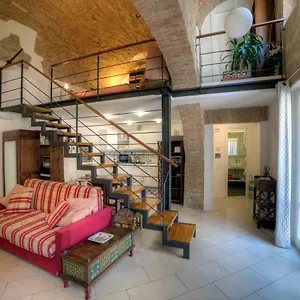 Apartamento Stilnuovo Charming In Siena's Historic Center, Very Close To Piazza Del Campo, Siena